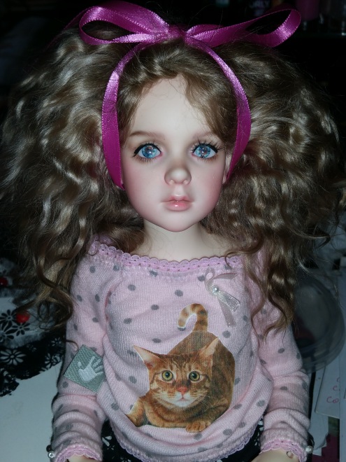 В поисках образа. Розочка примеряет парички. Опросник