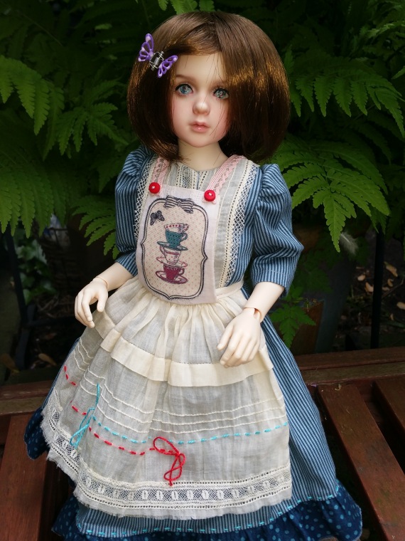 Розочка в образе Алисы. Домашнее видео (фото 6)