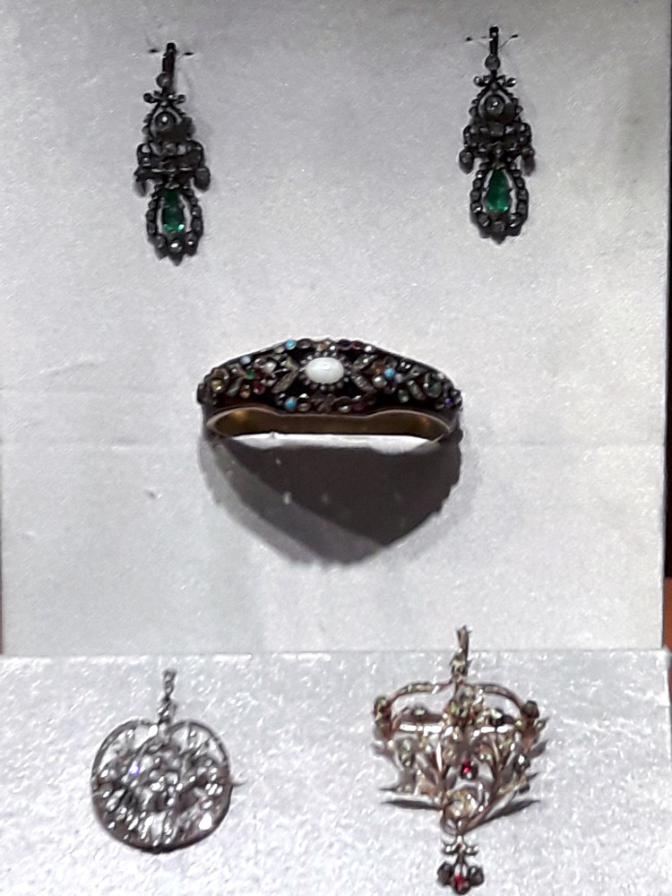 Выставка "Узоры свадьбы кружевной". Зал 1