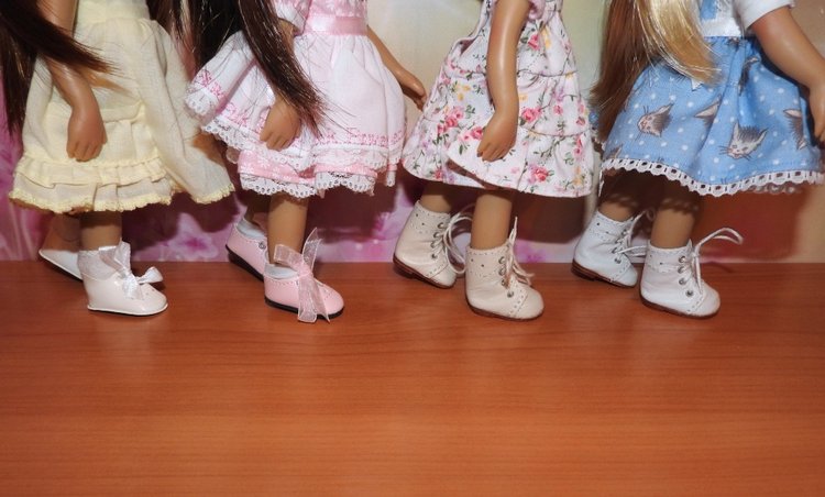 Куколки KIDZ'N'CATS mini и обувочка для них