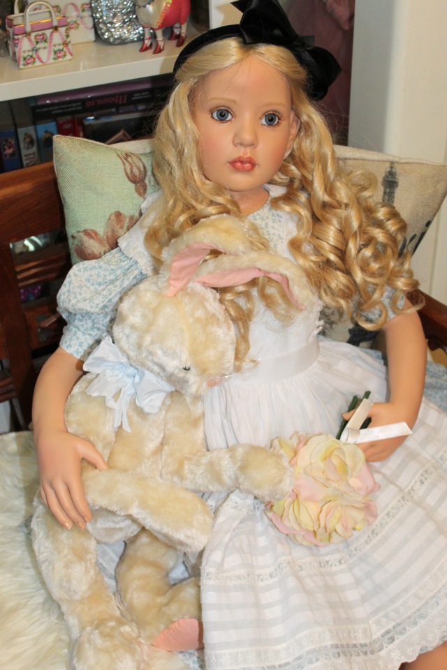 Алиса из Страны Чудес и ее кролик