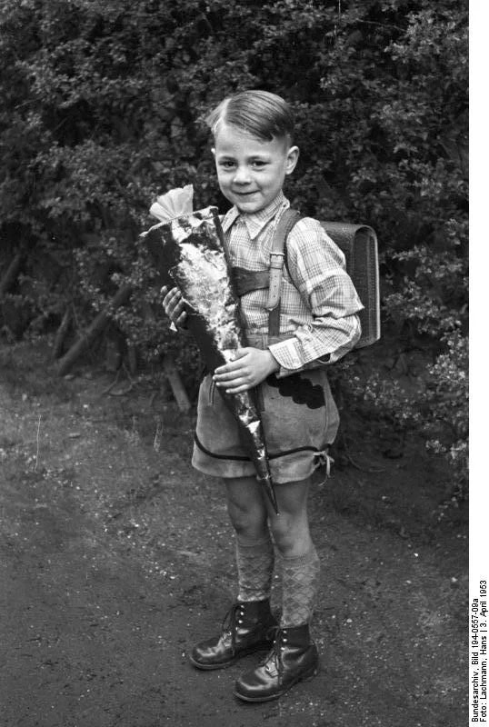 Что такое Schultüte? И с чем его едят