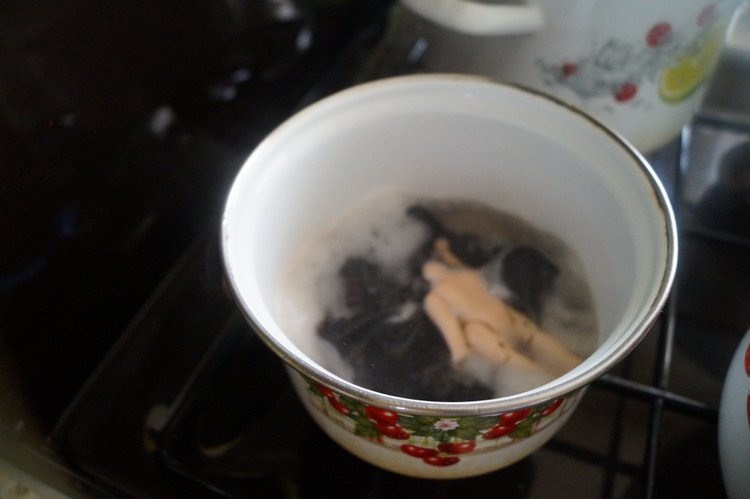 Вторая выписка октября. Машенька здорова. Кукла из лужи стала милашкой. Коровка замычала. Как поставить Лолочку на ножки,