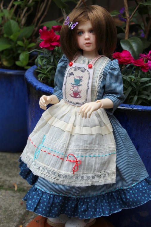 Розочка в образе Алисы. Домашнее видео (фото 10)