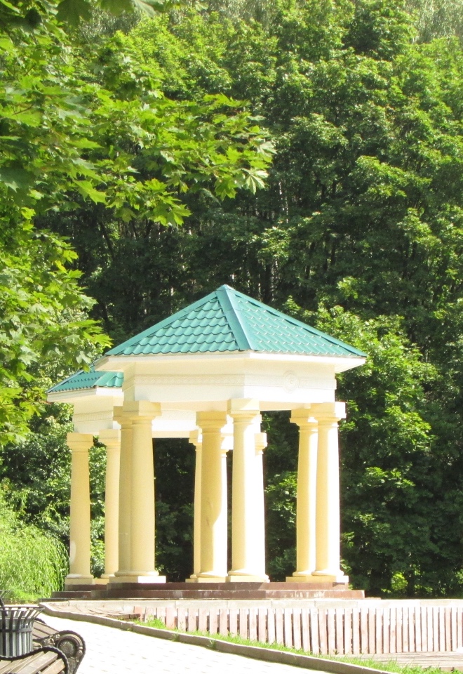 Малышня на прогулке в Бирюлёвском дендропарке