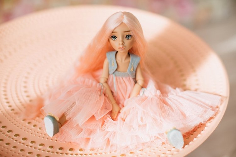 Эмили собрались на Весенний бал кукол