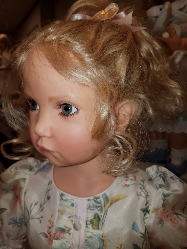 Рождественская встреча в магазине/клубе коллекционных кукол