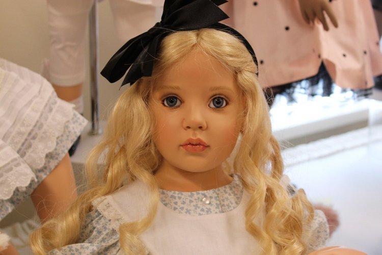 Встреча коллекционеров в магазине. Выбор кукол из новой коллекции Гюнзел. Часть первая - Алиса. ОПРОСНИК