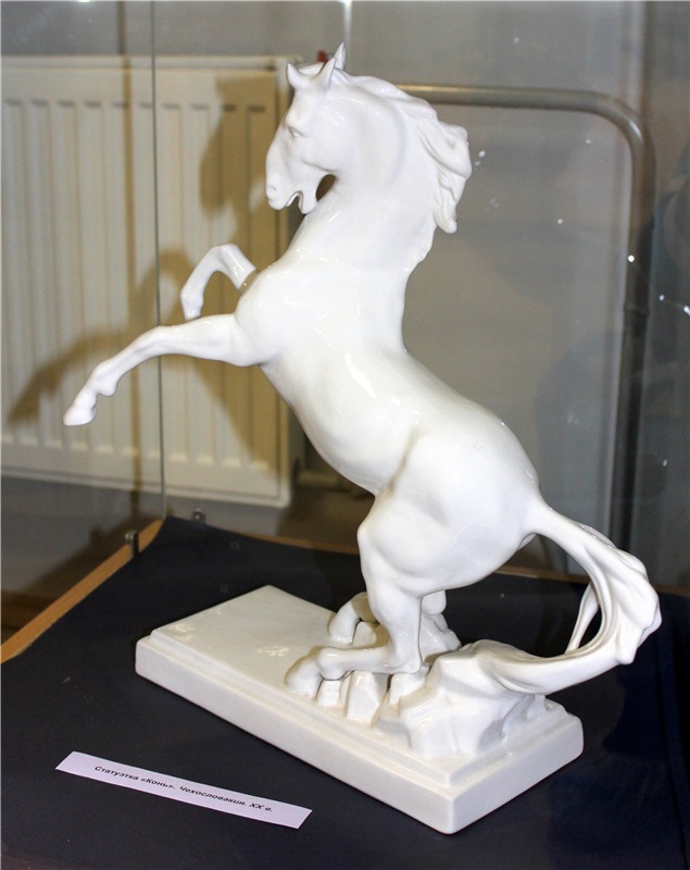 Выставка "Хрупкий мир фарфора", Старицкий краеведческий музей