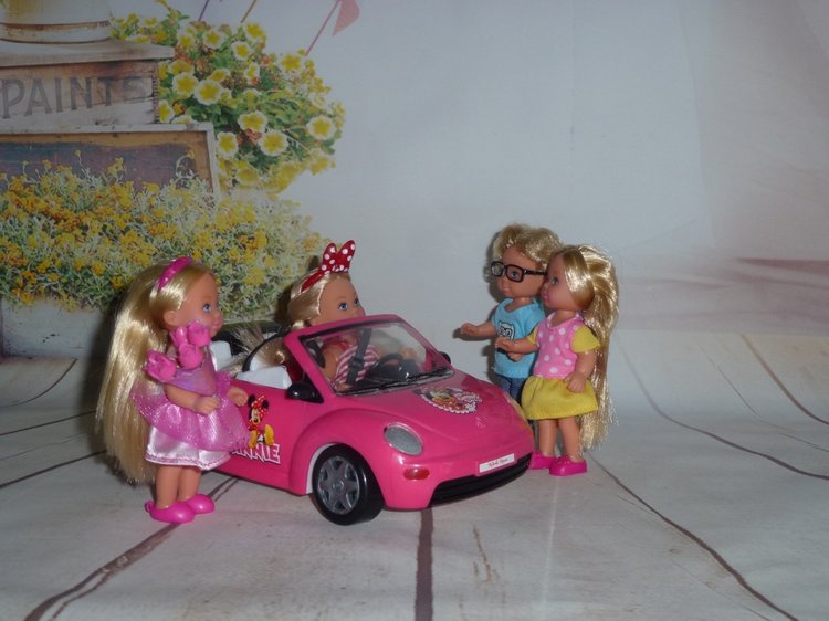 Встречаем сестру Минни в кабриолете (фото 4)