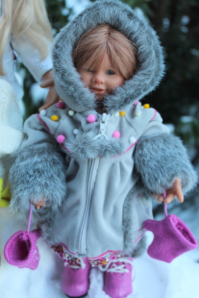 Снежные забавы Кети и Рози. Провожаем зиму