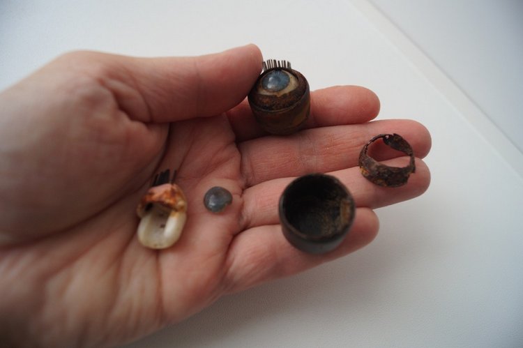 Вторая выписка октября. Машенька здорова. Кукла из лужи стала милашкой. Коровка замычала. Как поставить Лолочку на ножки,