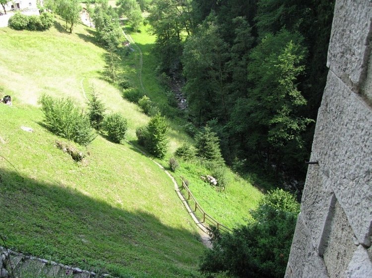 Незабываемая экскурсия по Словении: Постойная Яма и Предъямский замок