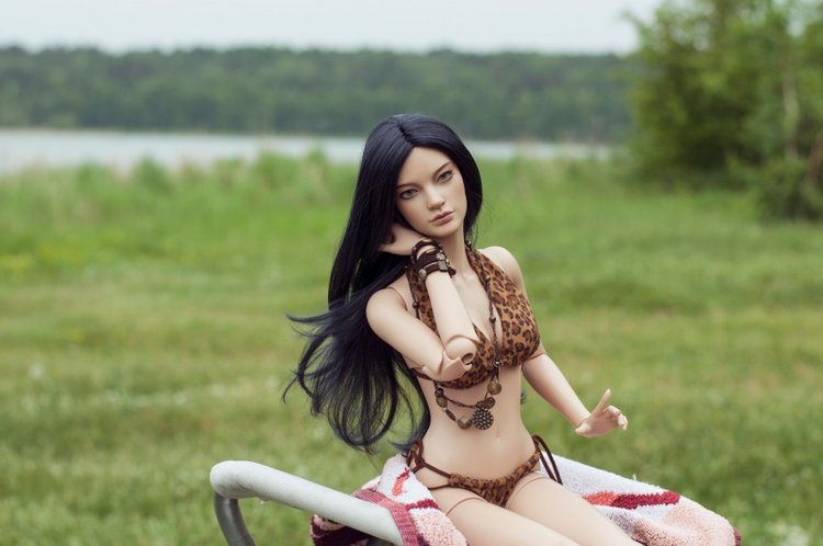 Лето, травка и "дикий" купальник