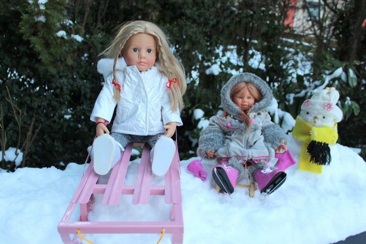 Снежные забавы Кети и Рози. Провожаем зиму