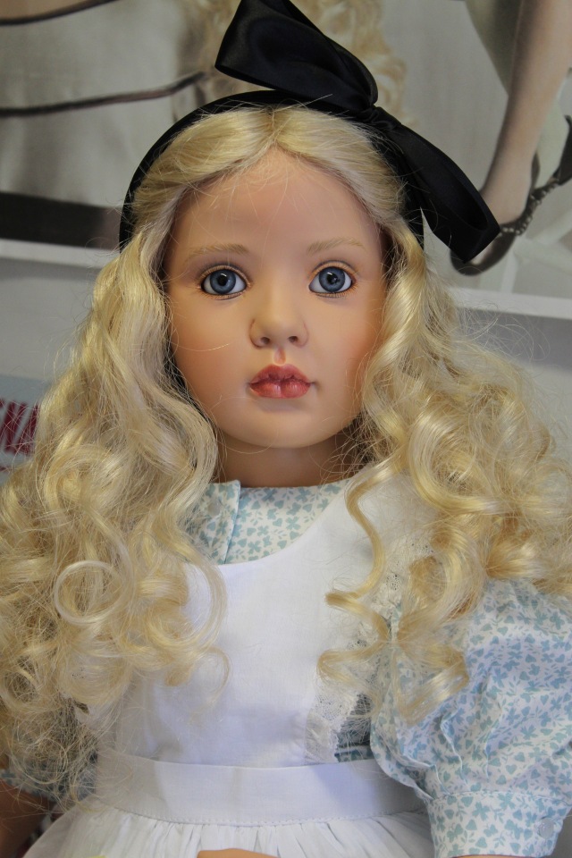 Встреча коллекционеров в магазине. Выбор кукол из новой коллекции Гюнзел. Часть первая - Алиса. ОПРОСНИК