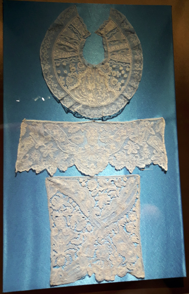 Выставка "Узоры свадьбы кружевной". Зал 1