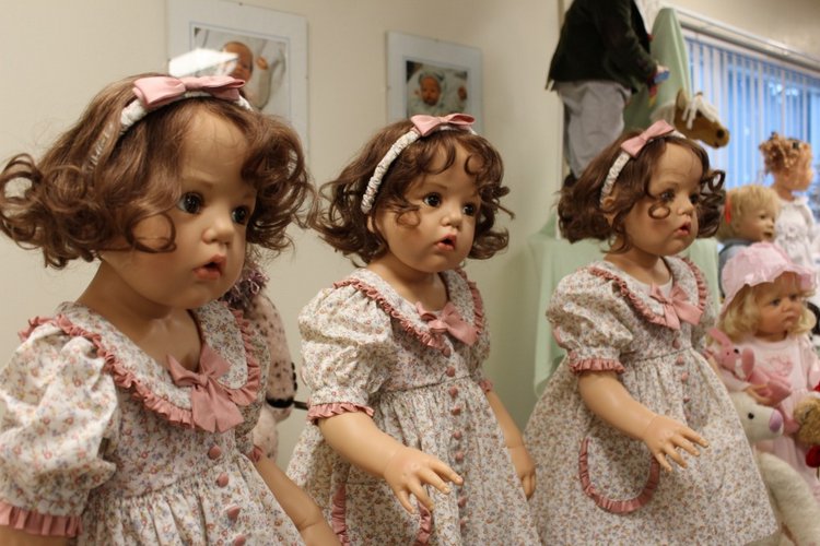 Рождественская встреча в магазине/клубе коллекционных кукол