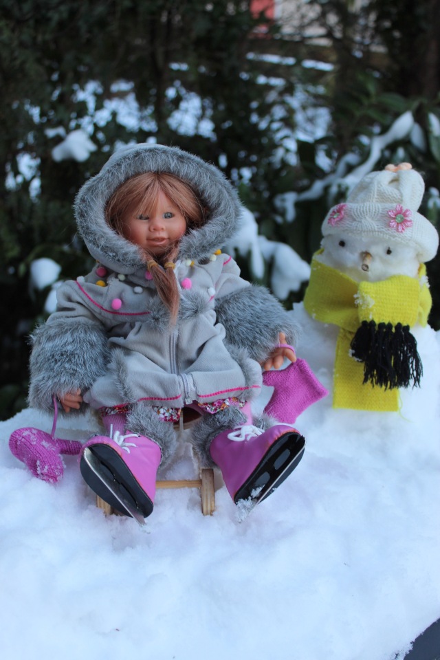 Снежные забавы Кети и Рози. Провожаем зиму