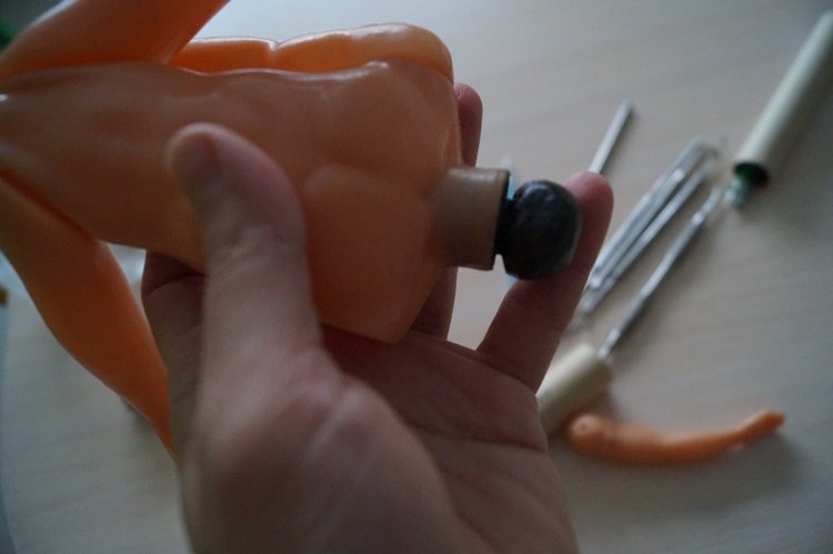 Третья выписка декабря. Ещё одна ёлочка здорова! Как починить шейное крепление кукломужчины (мои ошибки и способы их