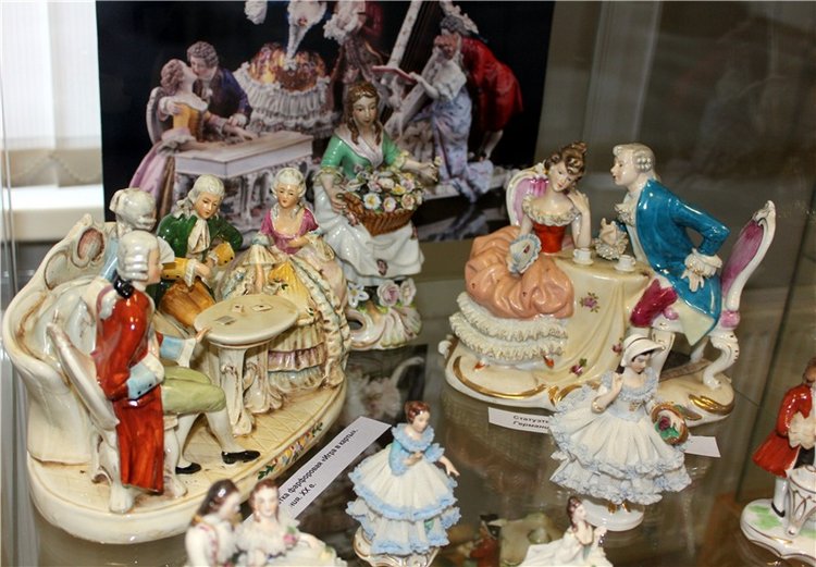 Выставка "Хрупкий мир фарфора", Старицкий краеведческий музей