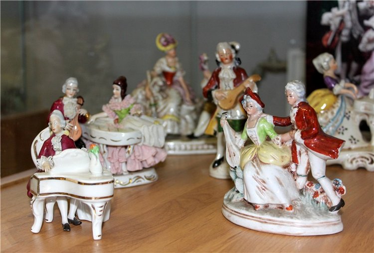 Выставка "Хрупкий мир фарфора", Старицкий краеведческий музей