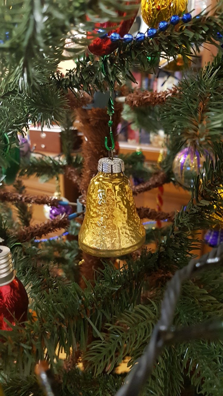 В степи родилась ёлочка, в жару она росла