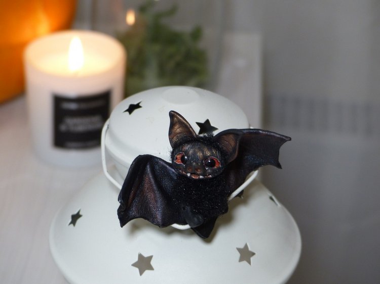 Миниатюрная летучая мышь — Игрушки в смешанной технике (мех и глина): Арт (фото 4)