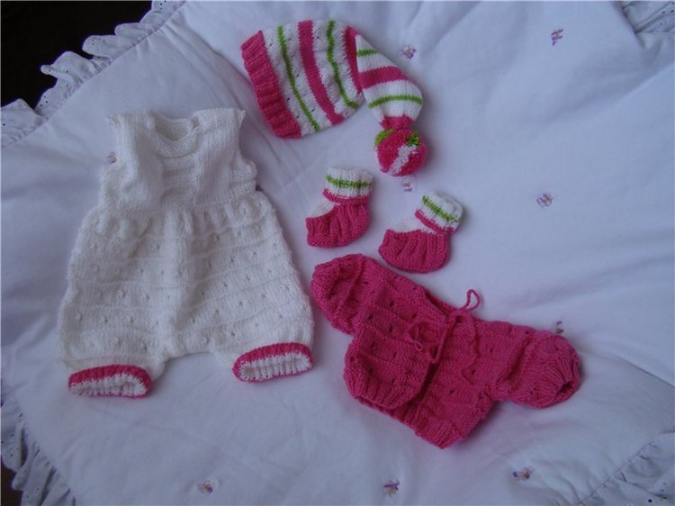 Наряды для Карлотты.Вязанные костюмы 2015)))