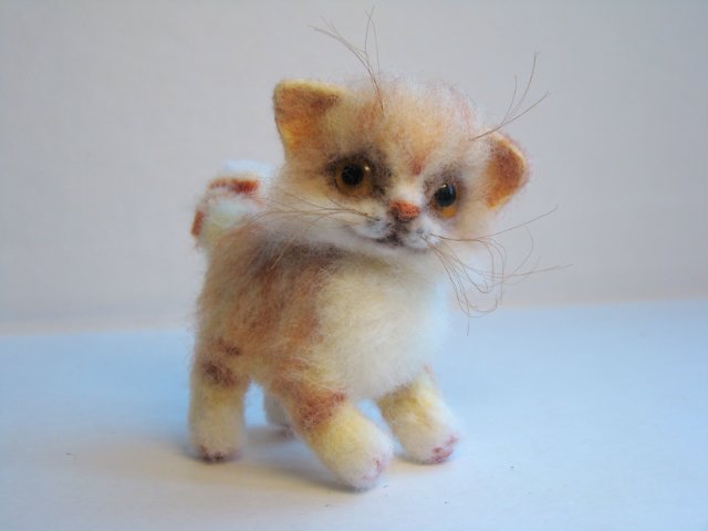 Усатый - полосатый. Авторская игрушка валянием из шерсти Ольги Чернухо