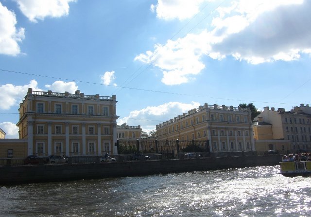 Приглашаем на водную экскурсию по Петербургу