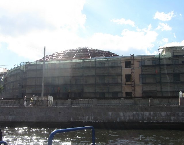 Приглашаем на водную экскурсию по Петербургу