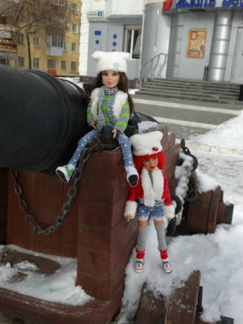 Прогулка с куколками LIV в снежный день