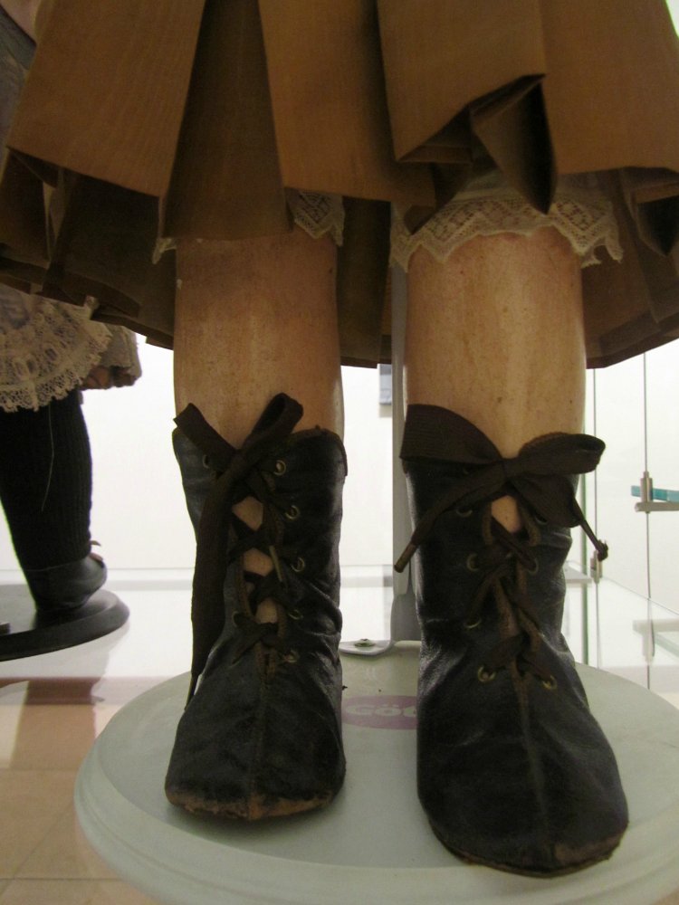 «Мода по-взрослому. Истории из кукольного гардероба» - выставка в Музее-заповеднике «Царицыно» - продолжение - детали. Часть