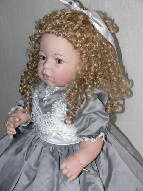 Необыкновенно красивая девушка Harvest Ball, Lee Middleton