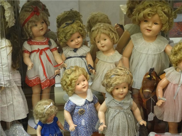 Я в своей жизни никогда не видела столько антикварных кукол. Фото (фото 6)