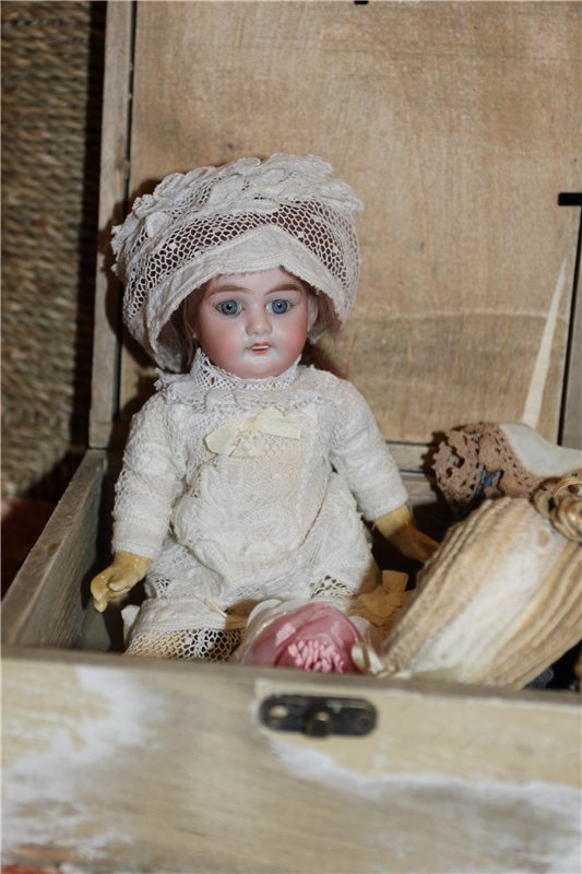 Новый наряд мигнонетт. Антикварная куколка Armand Marseille