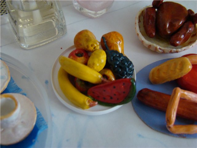 Вот такой домик для кукол получился у меня из обычной картонной коробки (фото 5)