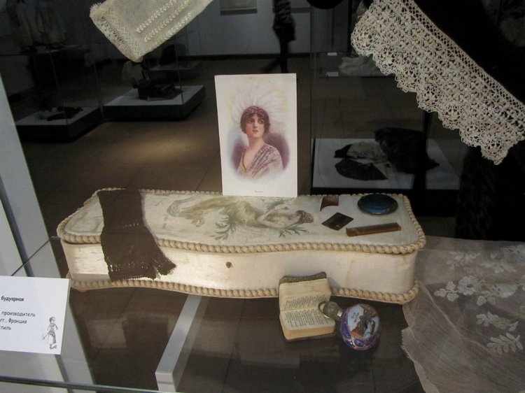 «Мода по-взрослому. Истории из кукольного гардероба» - выставка в Музее-заповеднике «Царицыно» - продолжение - 6-ой зал.