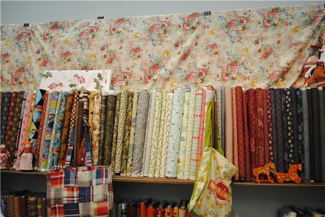 Выставка на Тишинке "Атмосфера творчества". Октябрь 2014. Бусинка к бусинке - получаются бусики! Кружево для антикварных