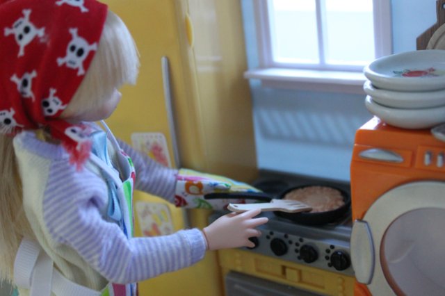 Блины на масленицу, миниатюра для кукол в формате 1/6