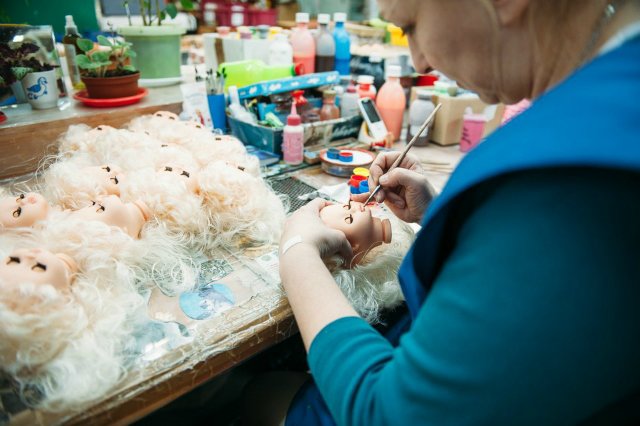 Kак делают кукол - фабрикa игрушек «Весна» в Кирове