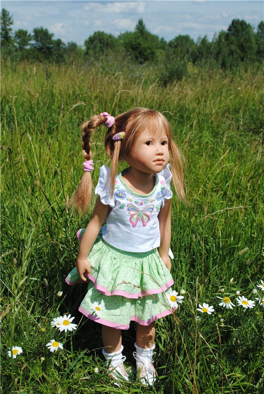 Летняя прогулка милой девочки Паулы Heidi Plusczok