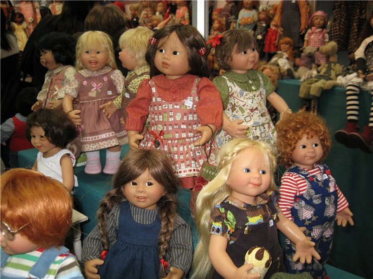 Как Элис и Муся посетили выставку кукол в Гостином дворе