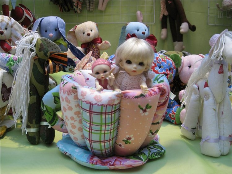 Как Элис и Муся посетили выставку кукол в Гостином дворе