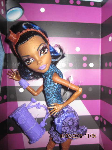 К нам в коробке....приехали "монстры". Куклы Monster High