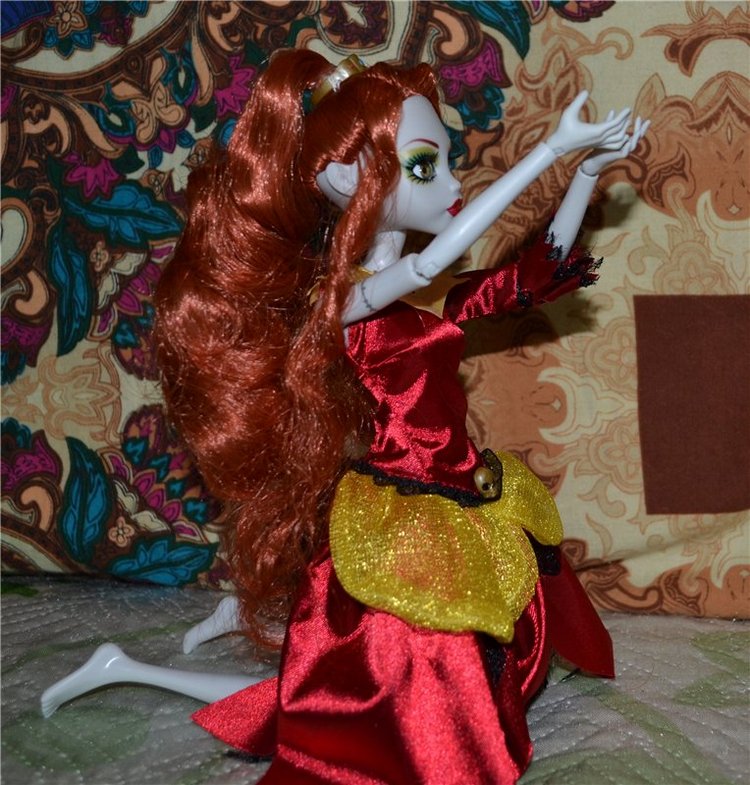 Белль, подружка для Дракулауры (фото 8)