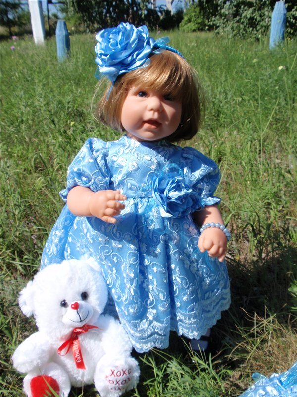 Чудеса с переодеванием продолжаются, моя Люсенька в голубом