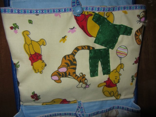 Детский сад, ясельная группа или мама мальчика играет в куклы