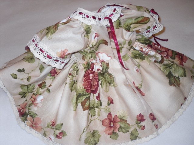 Платье для Катюшки — Одежда и обувь для кукол своими руками: фото (фото 6)